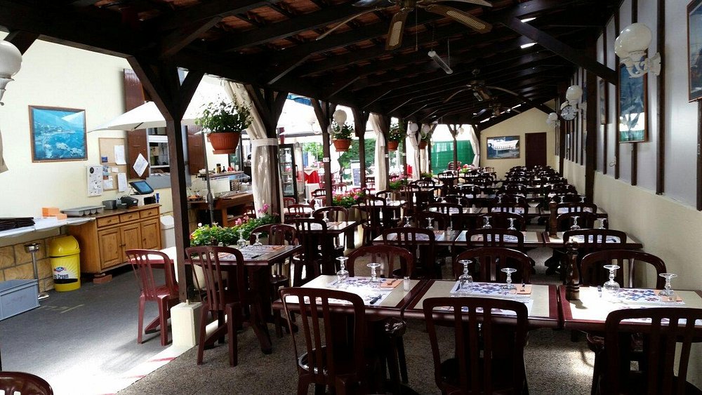 Terrasse extérieure du restaurant